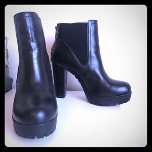Steve Madden Chelsea Boots